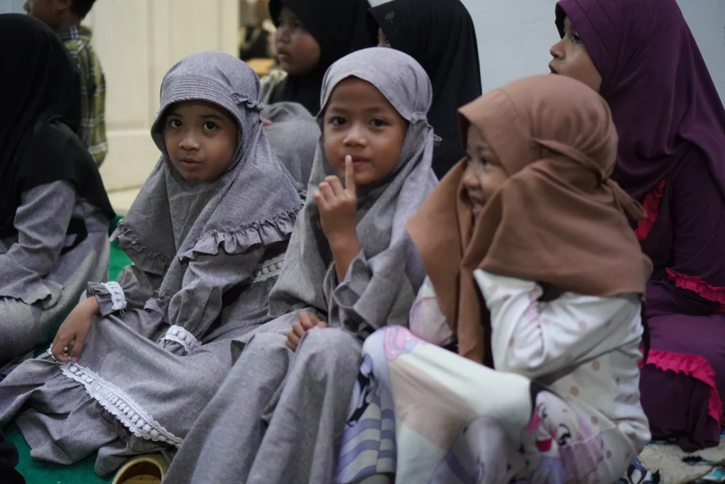 arti anak yatim menurut islam